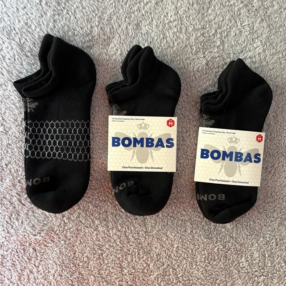 NEW. Bombas Unisex Black Athletic Socks. Ankle, size medium.  3 pair for $21.